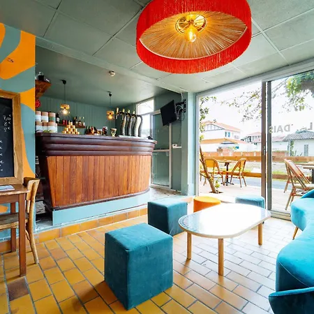 Au Bon Landais Surf Hotell *