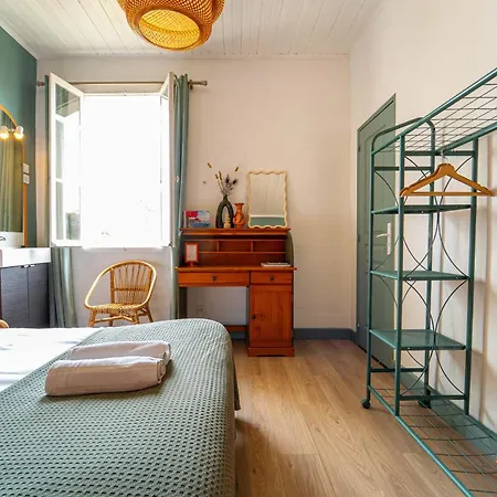 Au Bon Landais Surf Hotell